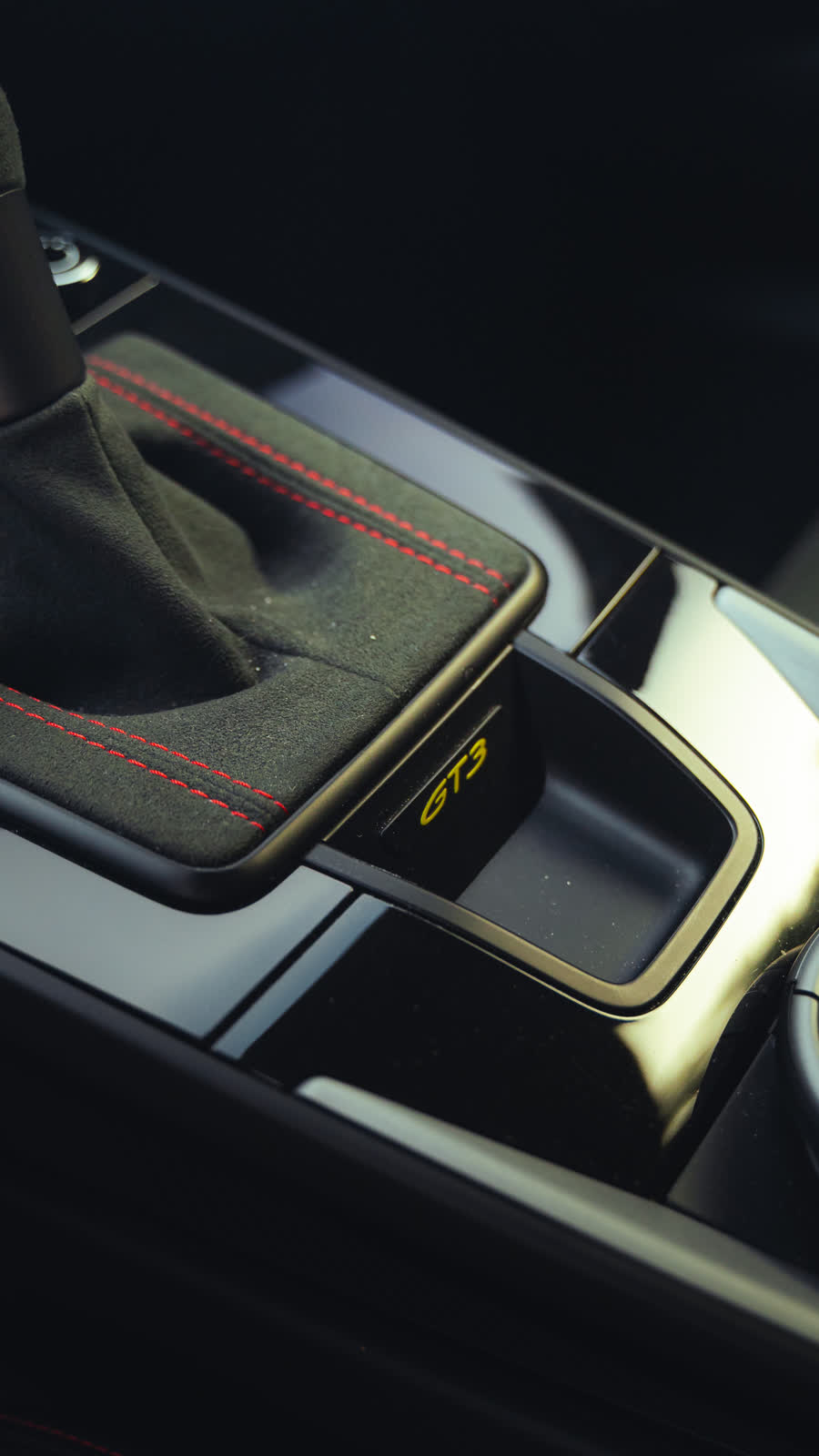 Console centrale en alcantara de la Porsche 911 GT3